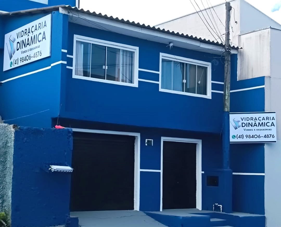 Fachada azul da Vidraçaria Dinâmica na Rua Sebastião Marcos Luiz, Cajuru